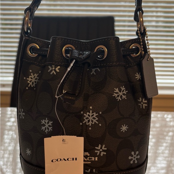 Coach Dempsey Drawstring Bucket Bag Black Signature Canvas With Snowflake Print - Picture 8 of 8